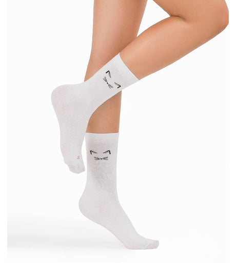 Medias-largas-para-mujer-con-diseno-de-bigotes-blanco