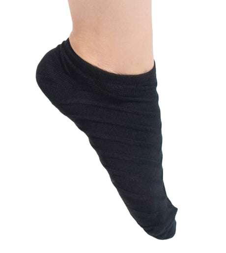 Medias-taloneras-femeninas-con-detalle-de-lineas-negro