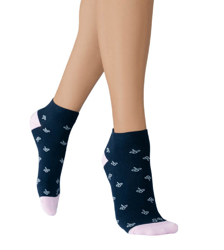 Medias-tobilleras-para-mujer-con-diseno-de-treboles-azul-frontal