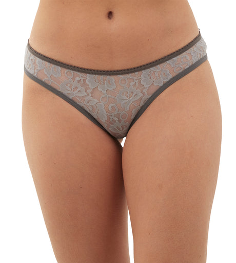 Panty brasilera con delicado encaje frontal