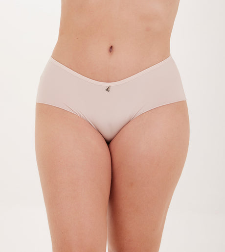 Panty estilo cachetero con costura suave frontal piel
