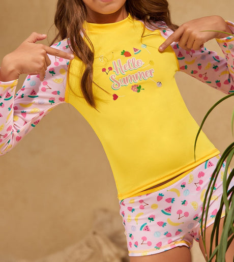 Vestido de baño para niña con buso, short y gorro amarillo